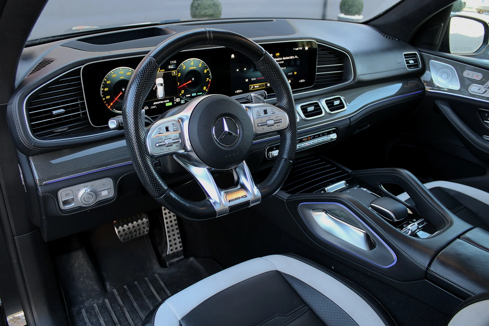 Mercedes-Benz GLE 63 S AMG 4-MATIC/DISTRONIC/MULTIBEAM/KAMERA360/PANO/KEY-GO, снимка 10 - Автомобили и джипове - 54144490