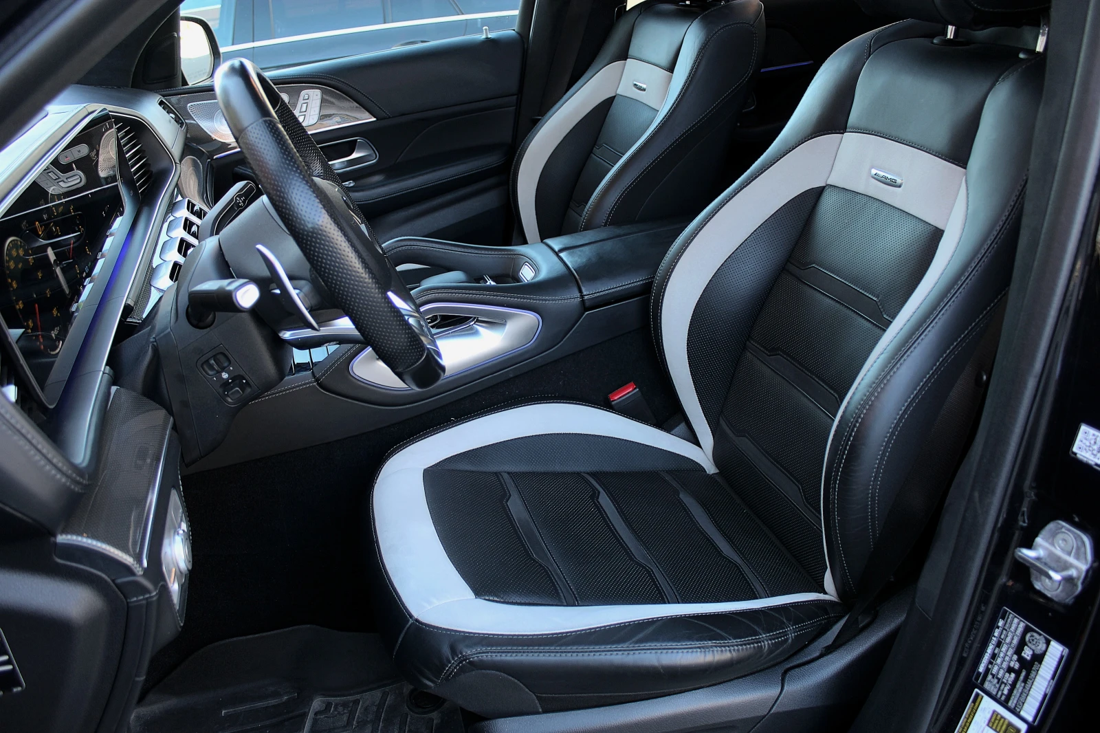 Mercedes-Benz GLE 63 S AMG 4-MATIC/DISTRONIC/MULTIBEAM/KAMERA360/PANO/KEY-GO, снимка 7 - Автомобили и джипове - 54144490