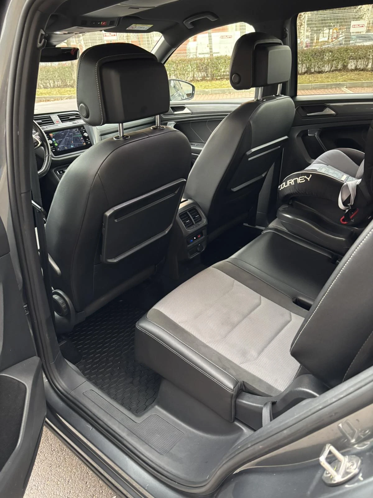 VW Tiguan Allspace LWB R-Line 4MOTION 7 места , снимка 15 - Автомобили и джипове - 55480960