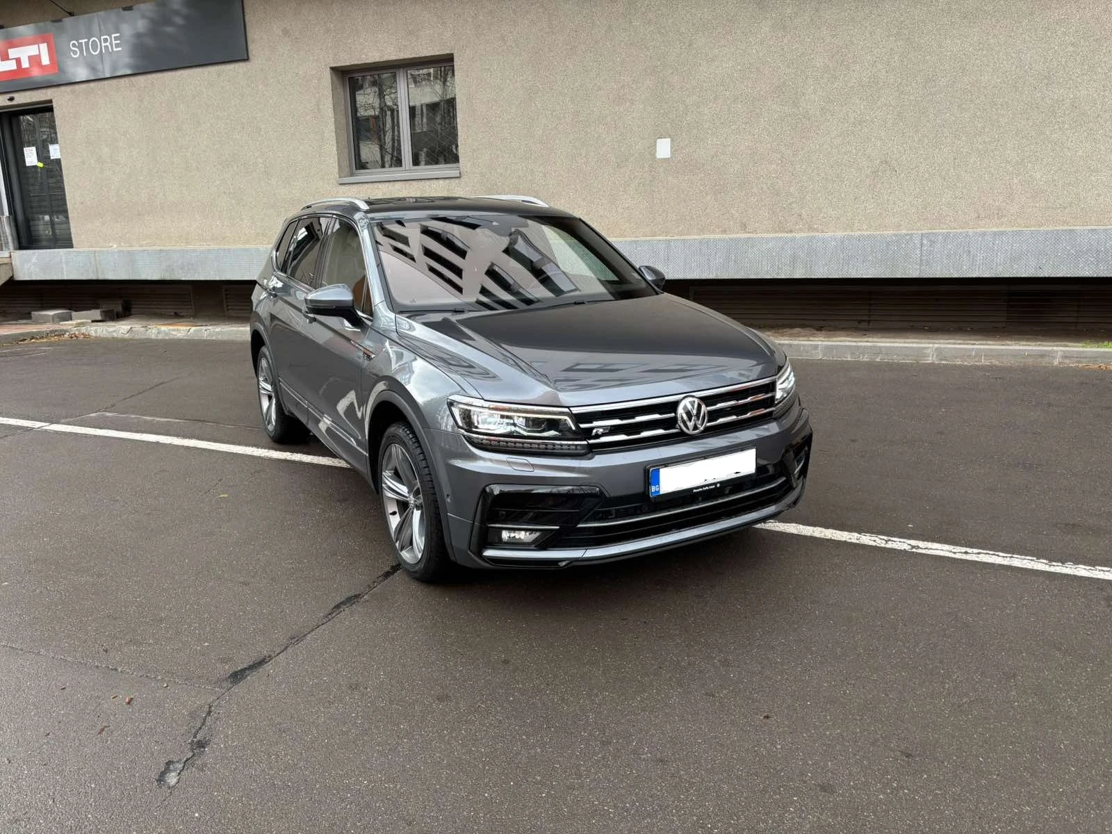 VW Tiguan Allspace LWB R-Line 4MOTION 7 места , снимка 2 - Автомобили и джипове - 55480960
