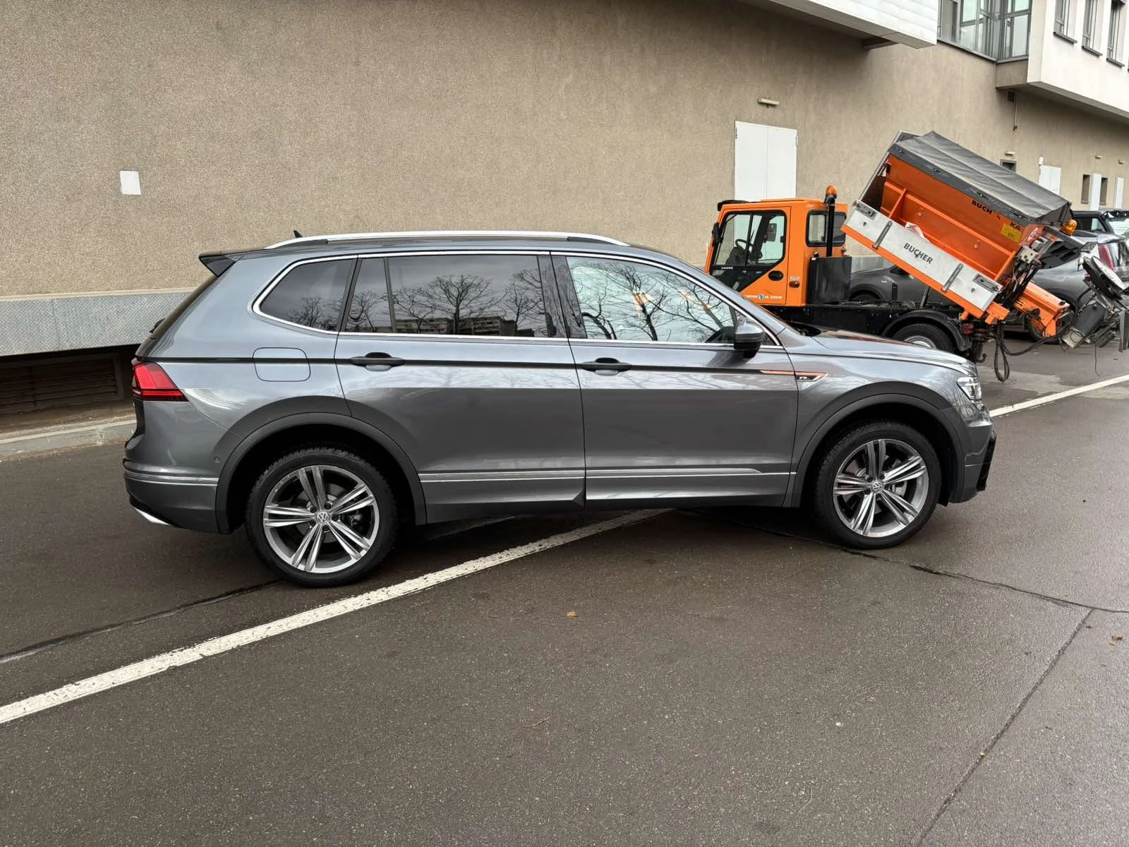 VW Tiguan Allspace LWB R-Line 4MOTION 7 места , снимка 5 - Автомобили и джипове - 55480960