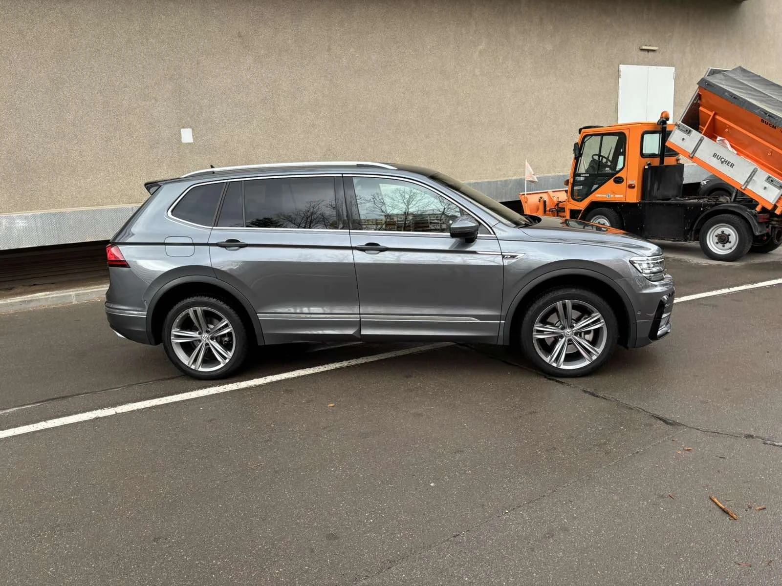 VW Tiguan Allspace LWB R-Line 4MOTION 7 места , снимка 7 - Автомобили и джипове - 55480960