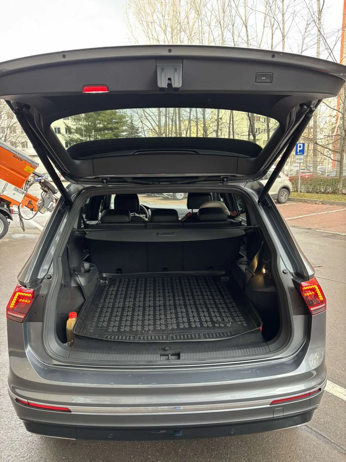 VW Tiguan Allspace LWB R-Line 4MOTION 7 места , снимка 10 - Автомобили и джипове - 55480960