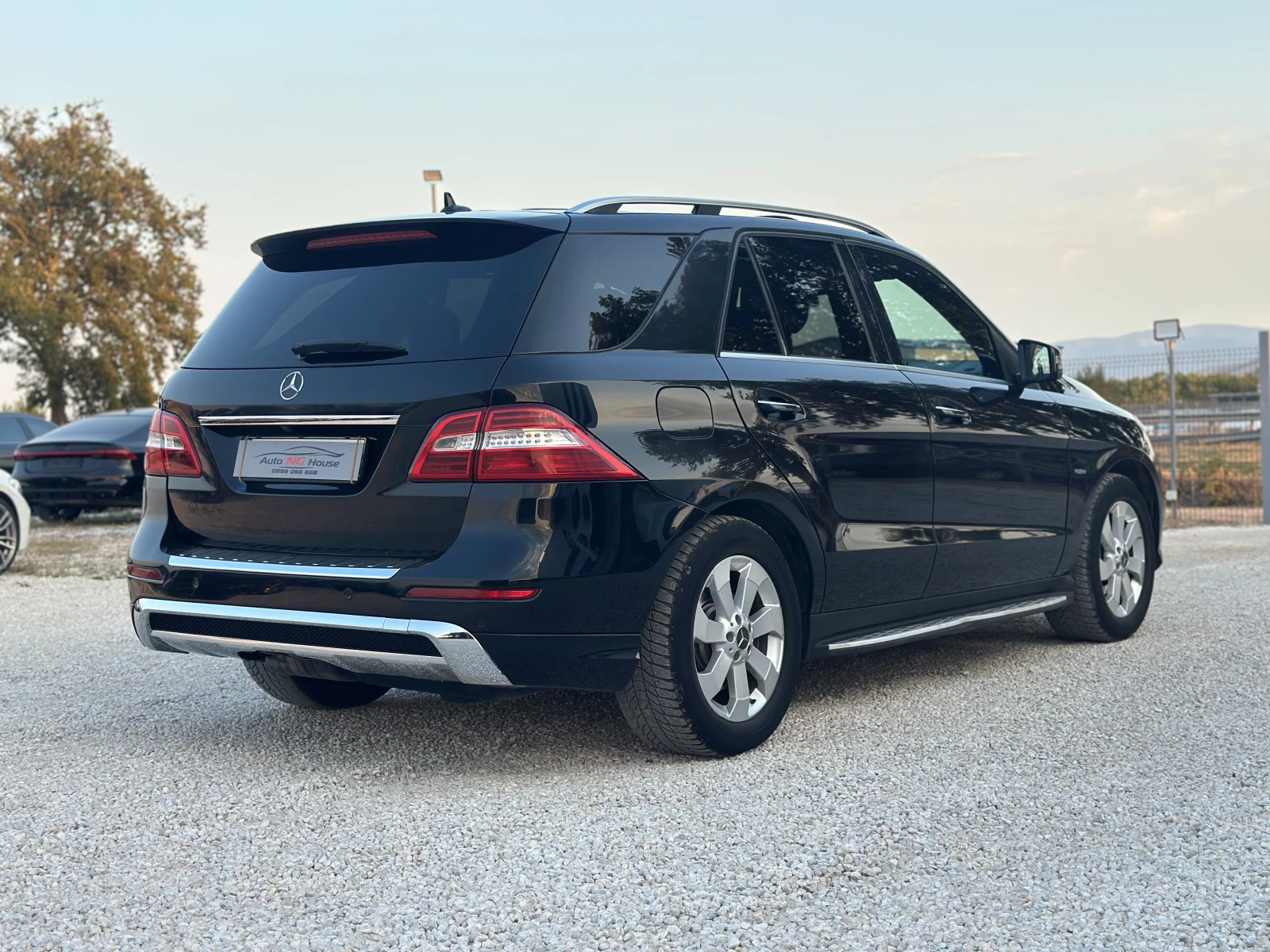 Mercedes-Benz ML 350 AMG| TV| CAMERA| HARMON KARDON| ОБСЛУЖЕН| РЕГИСТРИ, снимка 6 - Автомобили и джипове - 56066815