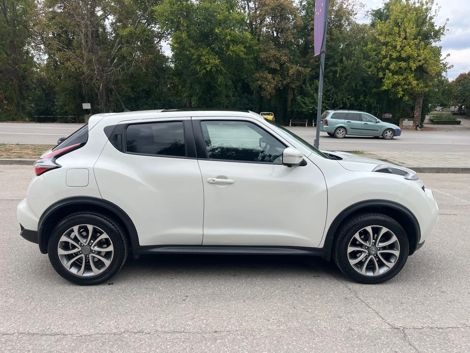 Nissan Juke Перла* Автомат* Панорама* 360* Keyles* Navi, снимка 4 - Автомобили и джипове - 56300866