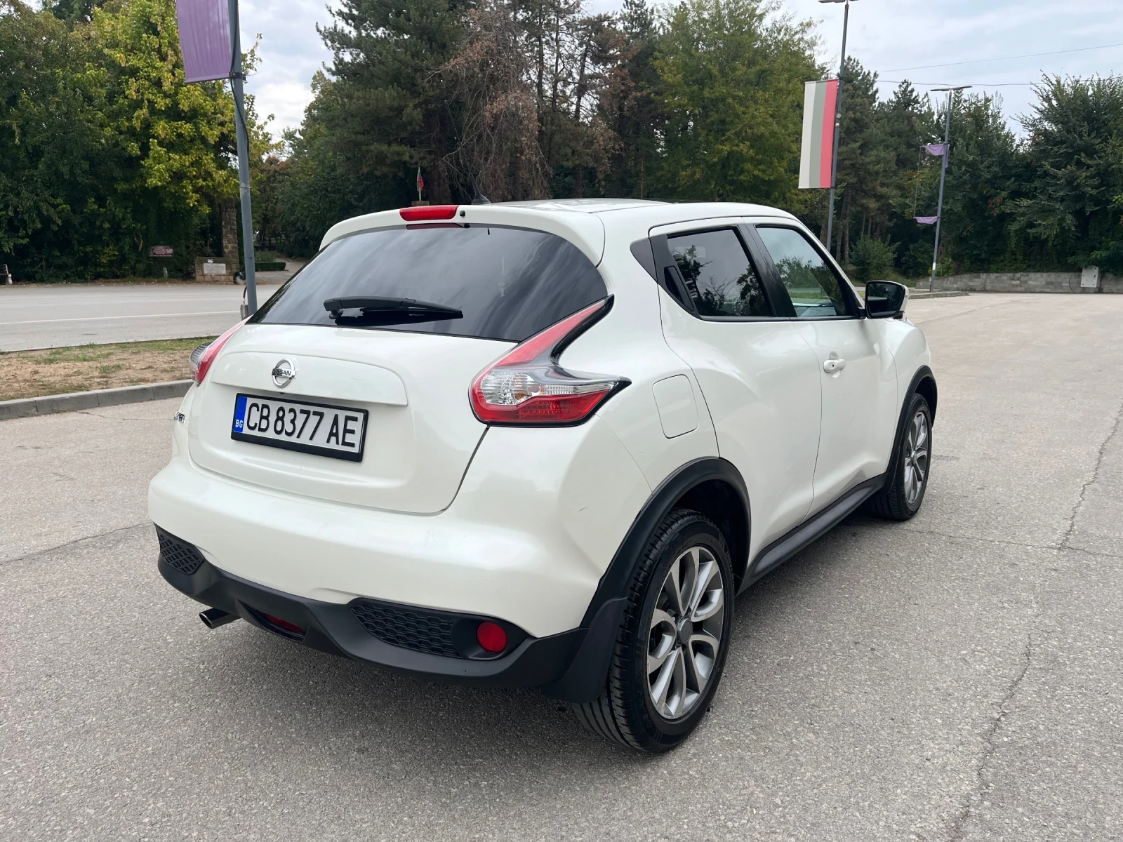 Nissan Juke Перла* Автомат* Панорама* 360* Keyles* Navi, снимка 5 - Автомобили и джипове - 56300866