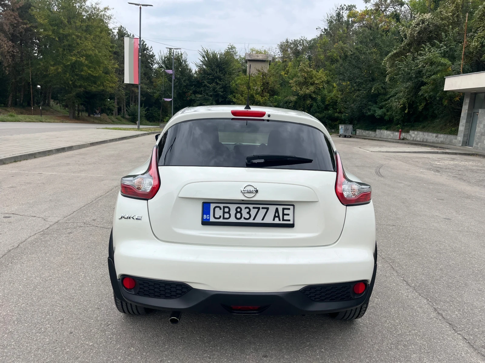 Nissan Juke Перла* Автомат* Панорама* 360* Keyles* Navi, снимка 6 - Автомобили и джипове - 56300866
