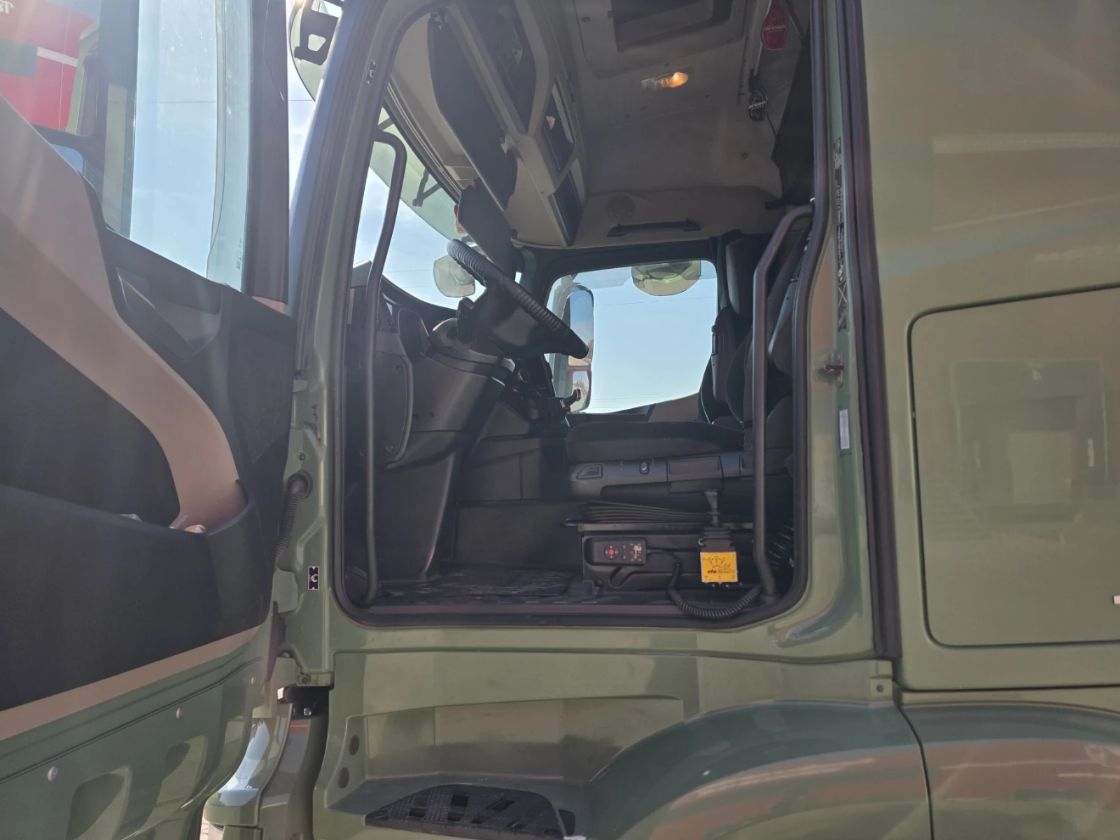 Mercedes-Benz Actros, снимка 9 - Камиони - 54868329