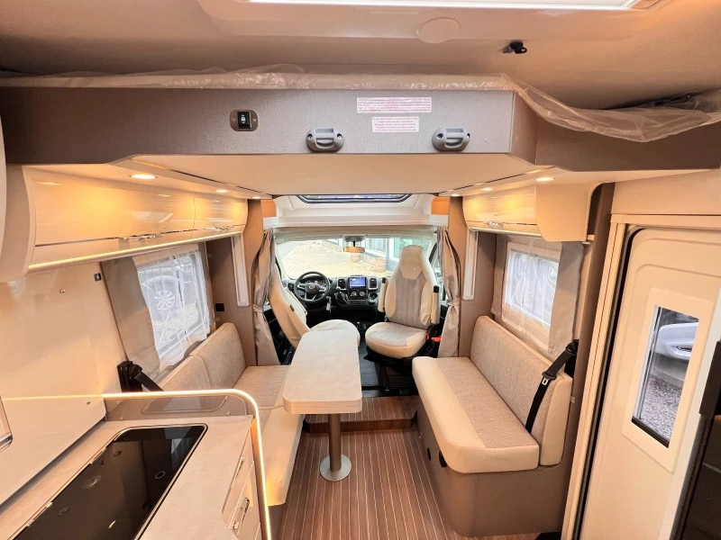 Кемпер HYMER / ERIBA Etrusco 7400 Кралска спалня, снимка 6 - Каравани и кемпери - 46378450