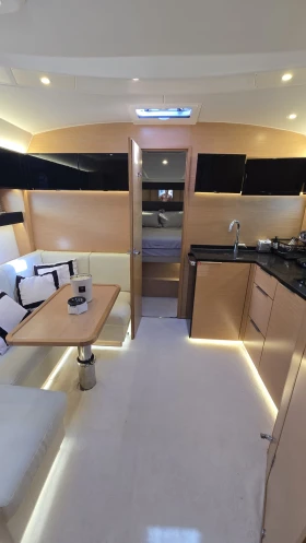 Моторна яхта Bavaria S40 HT, снимка 12
