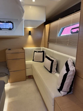 Моторна яхта Bavaria S40 HT, снимка 15