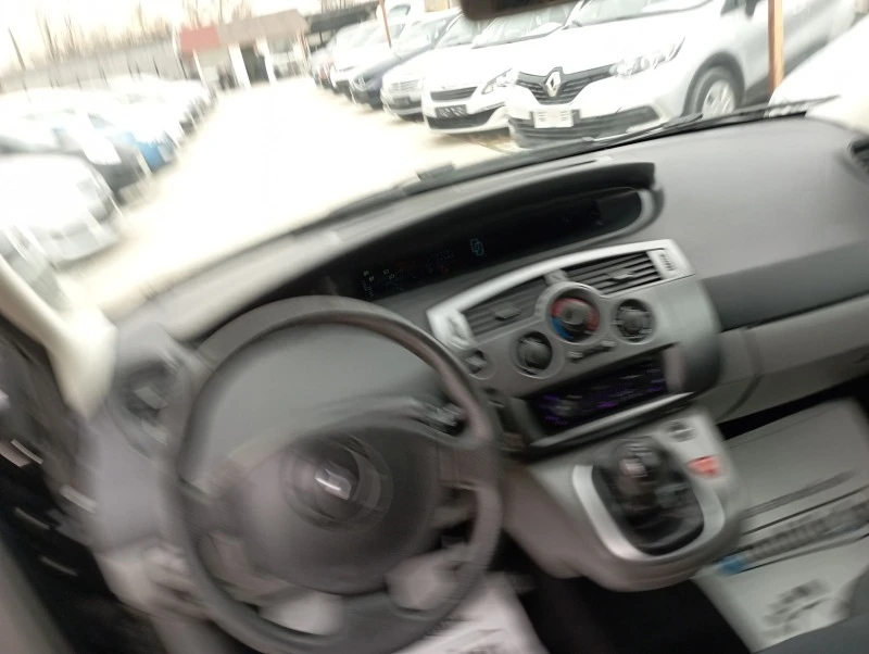 Renault Grand scenic 1.6 бензин, 7 места , снимка 11 - Автомобили и джипове - 45505278