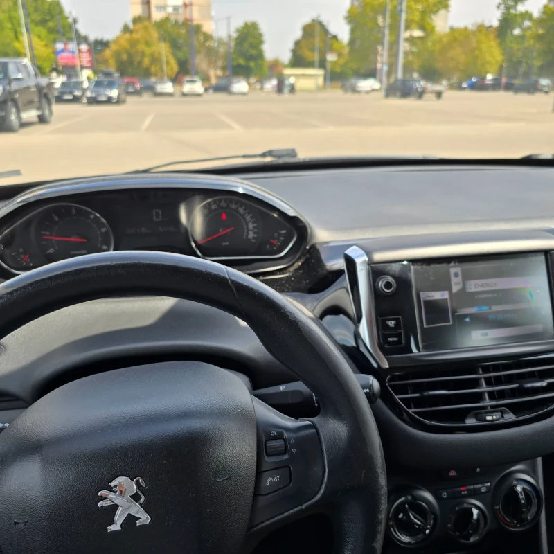 Peugeot 208 1.4 HDI, снимка 11 - Автомобили и джипове - 51631869