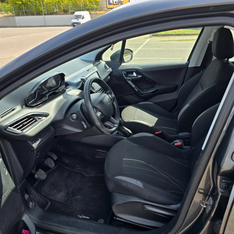 Peugeot 208 1.4 HDI, снимка 5 - Автомобили и джипове - 51631869