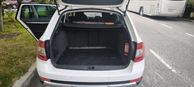 Skoda Octavia Scout 4x4 184 h.p., снимка 12 - Автомобили и джипове - 52474974