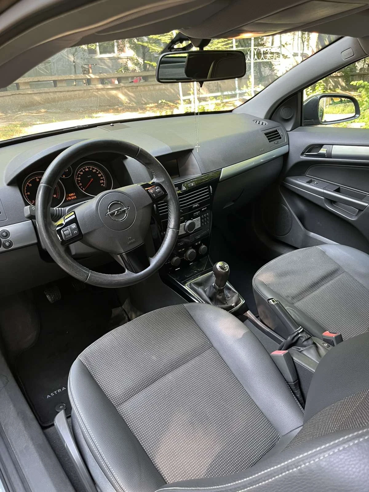 Opel Astra GTC - изображение 9
