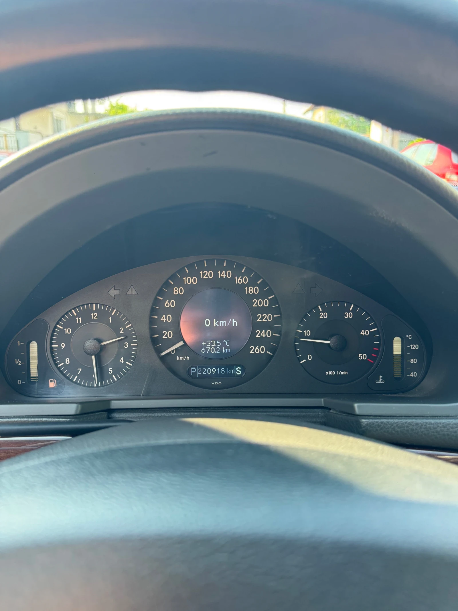 Mercedes-Benz E 220  - изображение 5