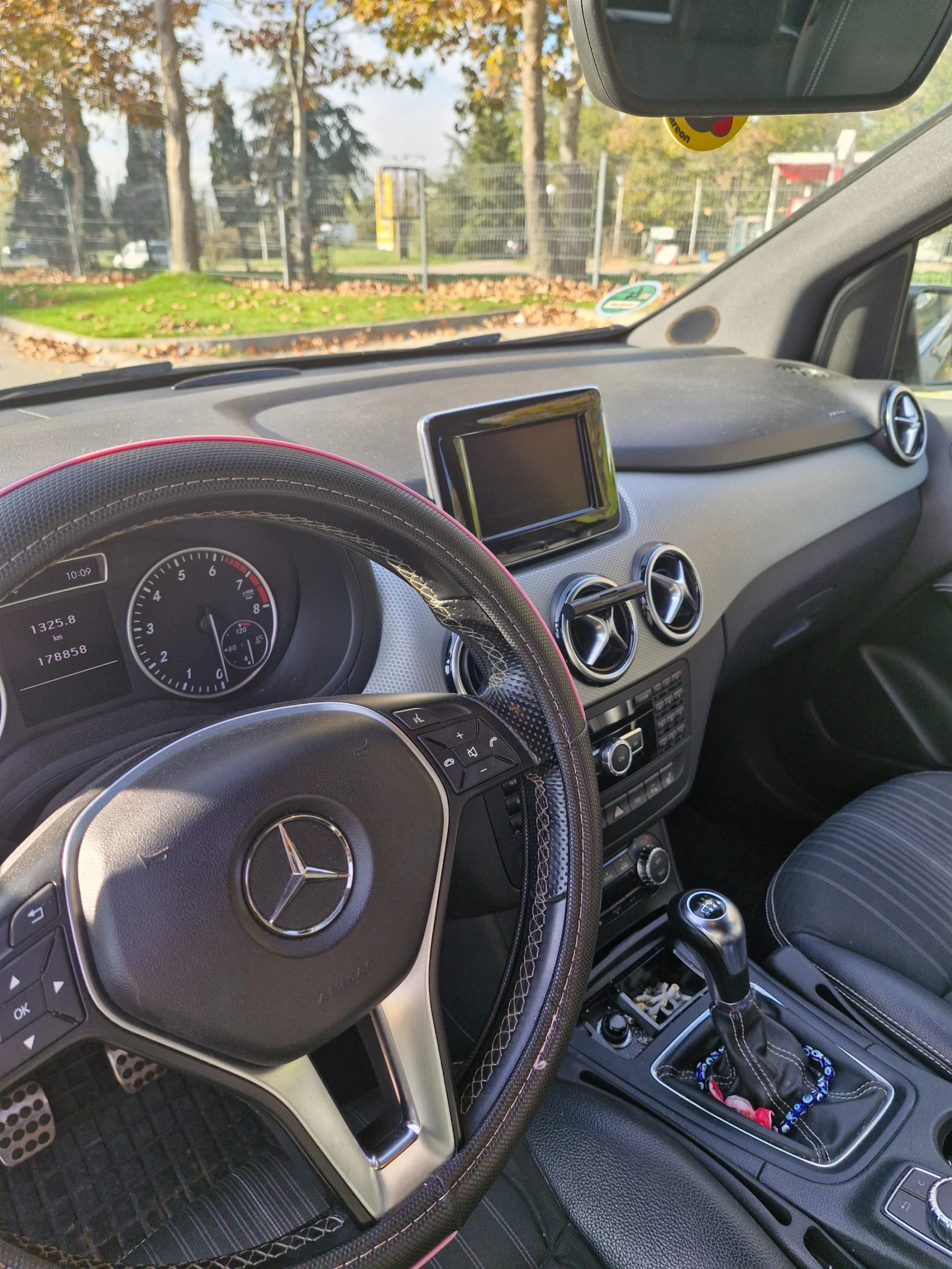 Mercedes-Benz B 220, снимка 7 - Автомобили и джипове - 53579181