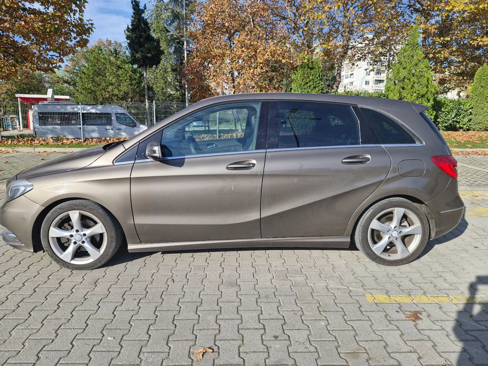 Mercedes-Benz B 220