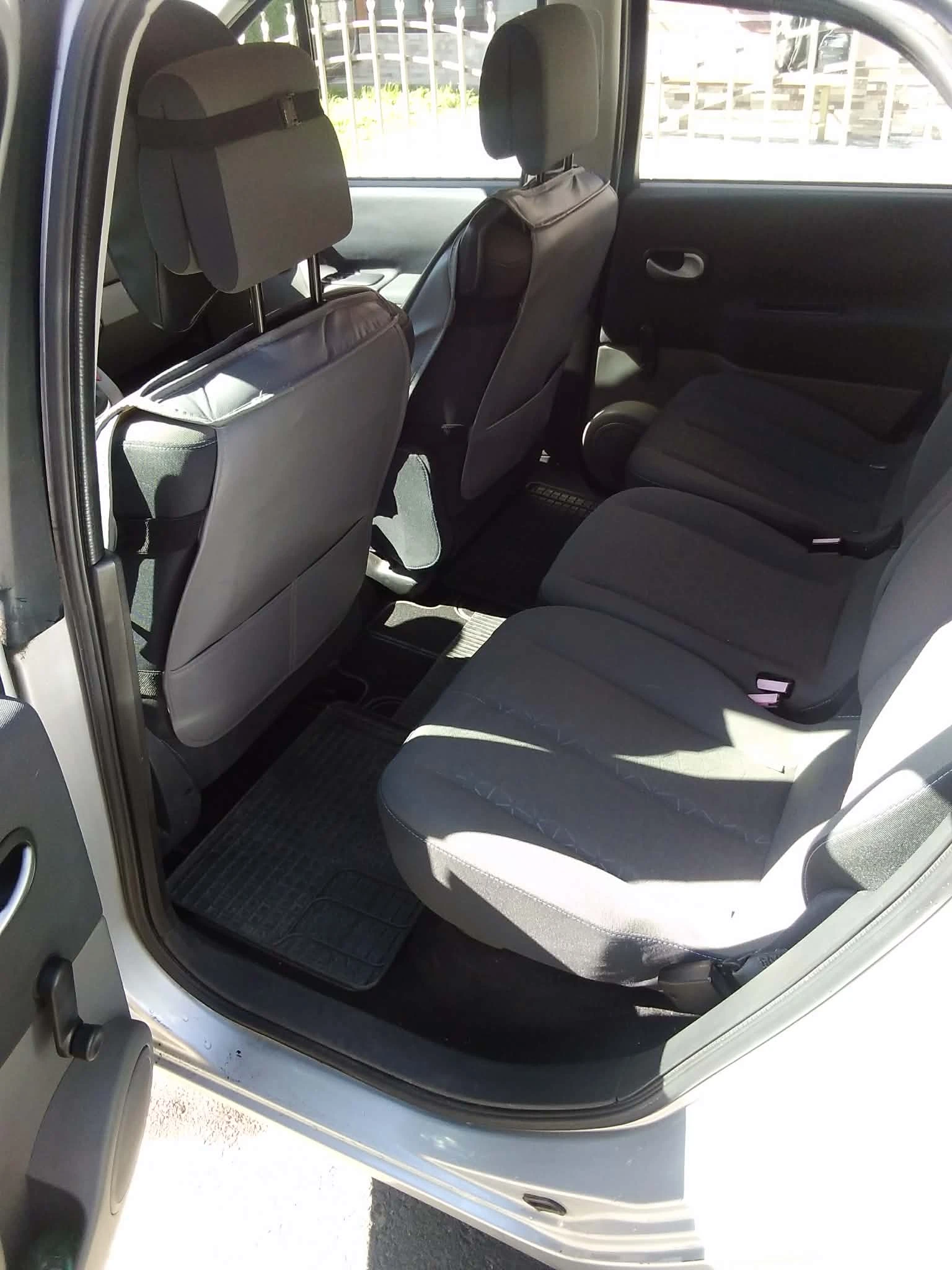 Renault Scenic, снимка 4 - Автомобили и джипове - 54055345