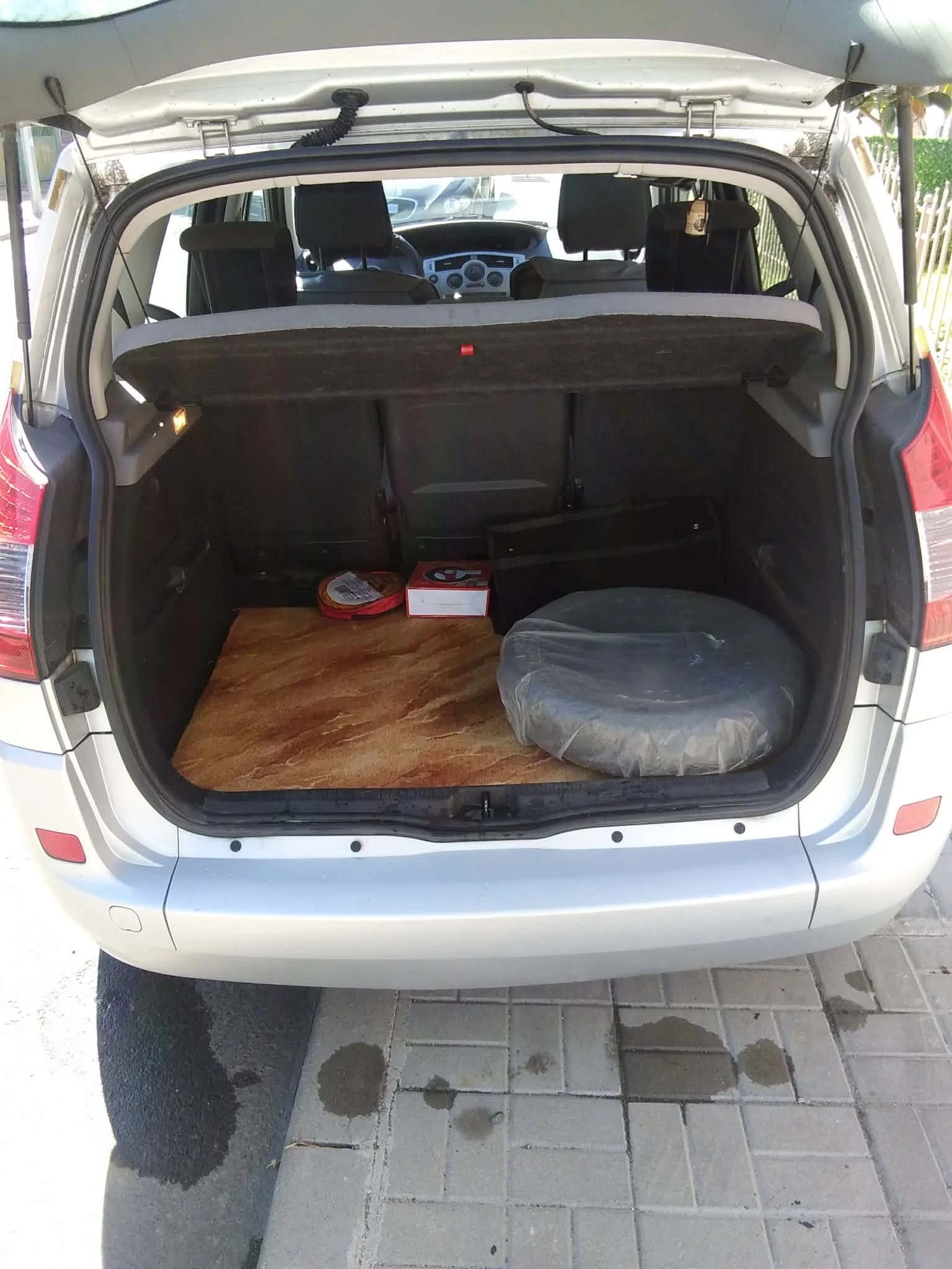 Renault Scenic, снимка 3 - Автомобили и джипове - 54055345