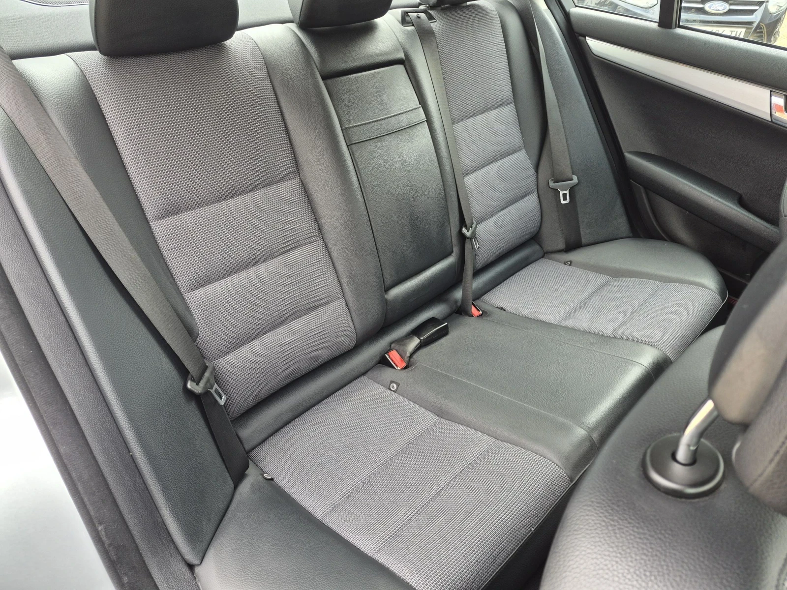 Mercedes-Benz C 320 АВТОМАТИК 4X4 KOJA, снимка 13 - Автомобили и джипове - 54089140