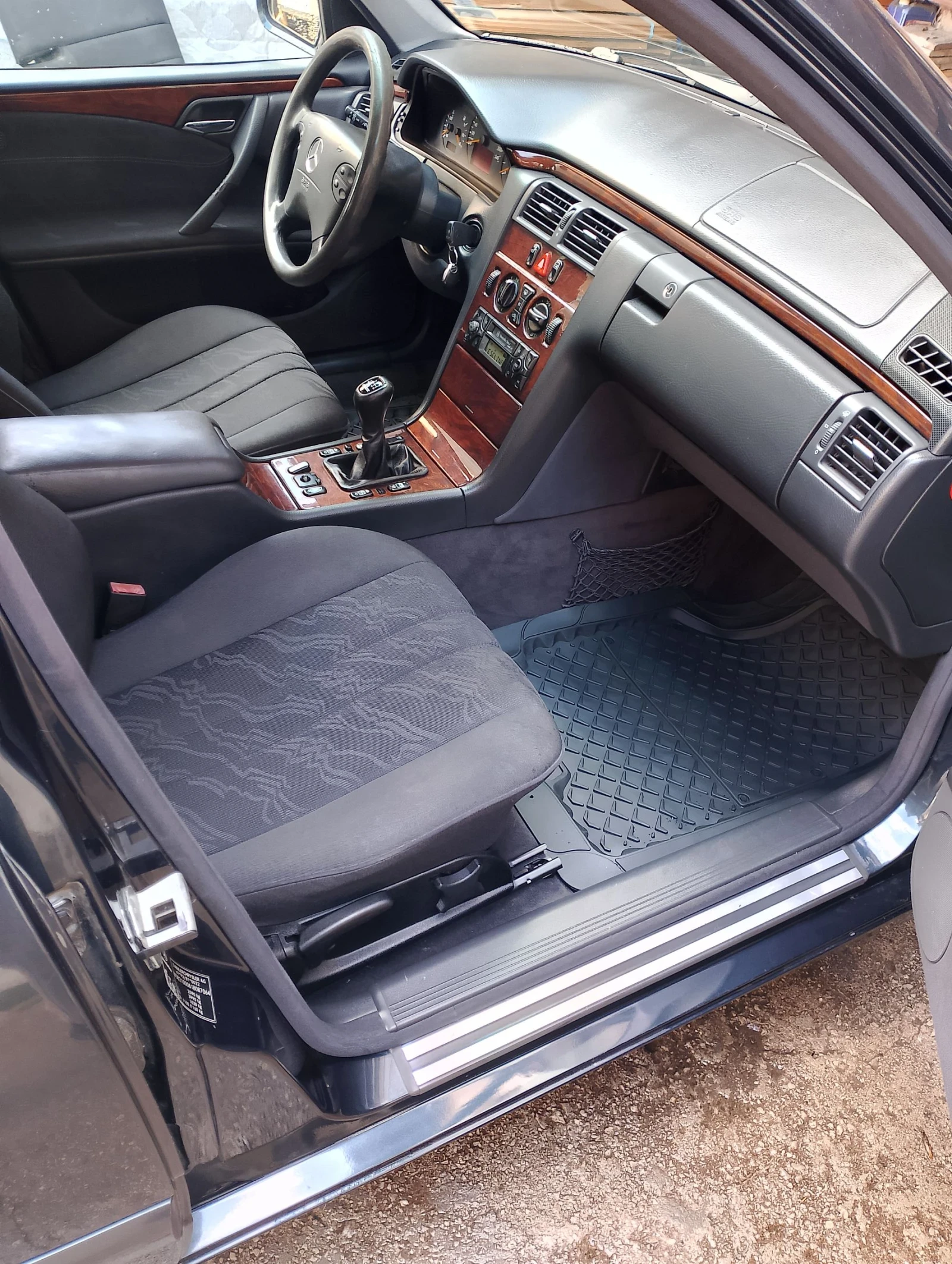 Mercedes-Benz E 220 cdi ! facelift ! 6 ск ! , снимка 7 - Автомобили и джипове - 54310046