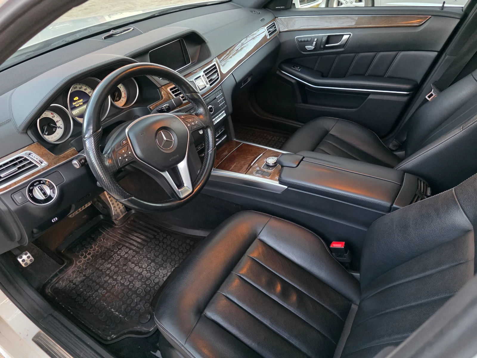 Mercedes-Benz E 400 4Matic Biturbo, снимка 7 - Автомобили и джипове - 54322326