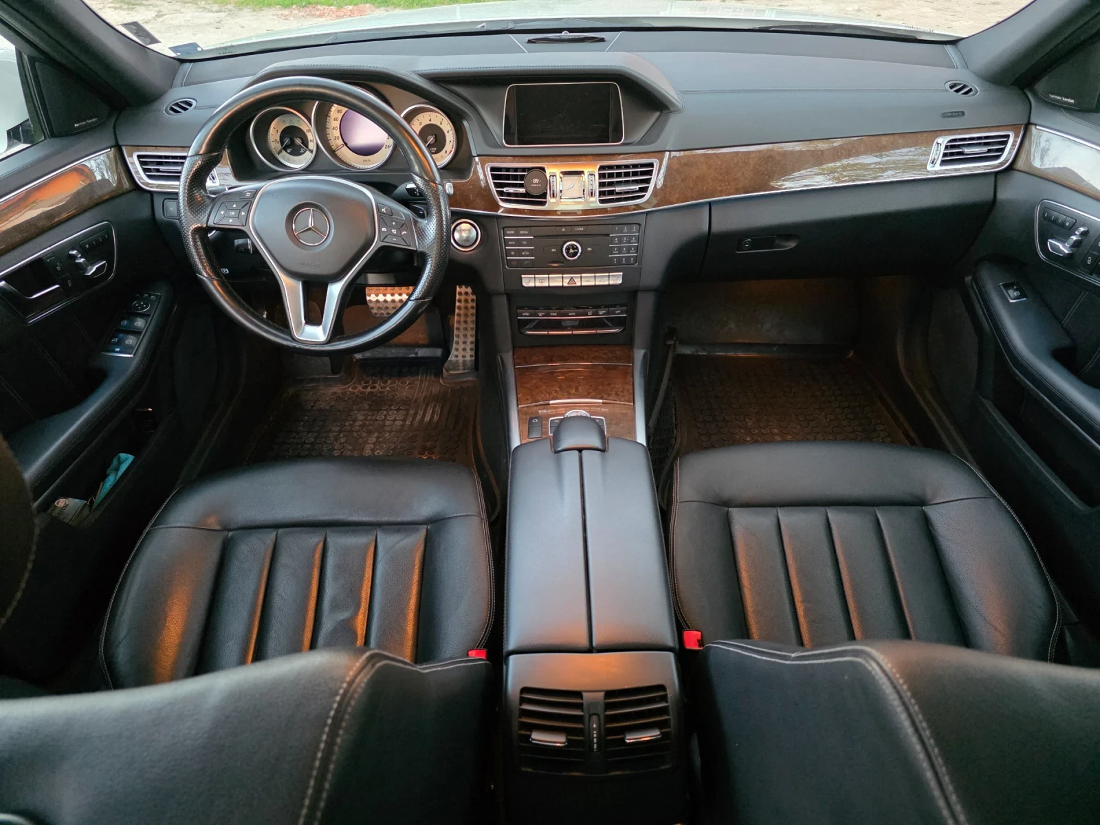 Mercedes-Benz E 400 4Matic Biturbo, снимка 8 - Автомобили и джипове - 54322326