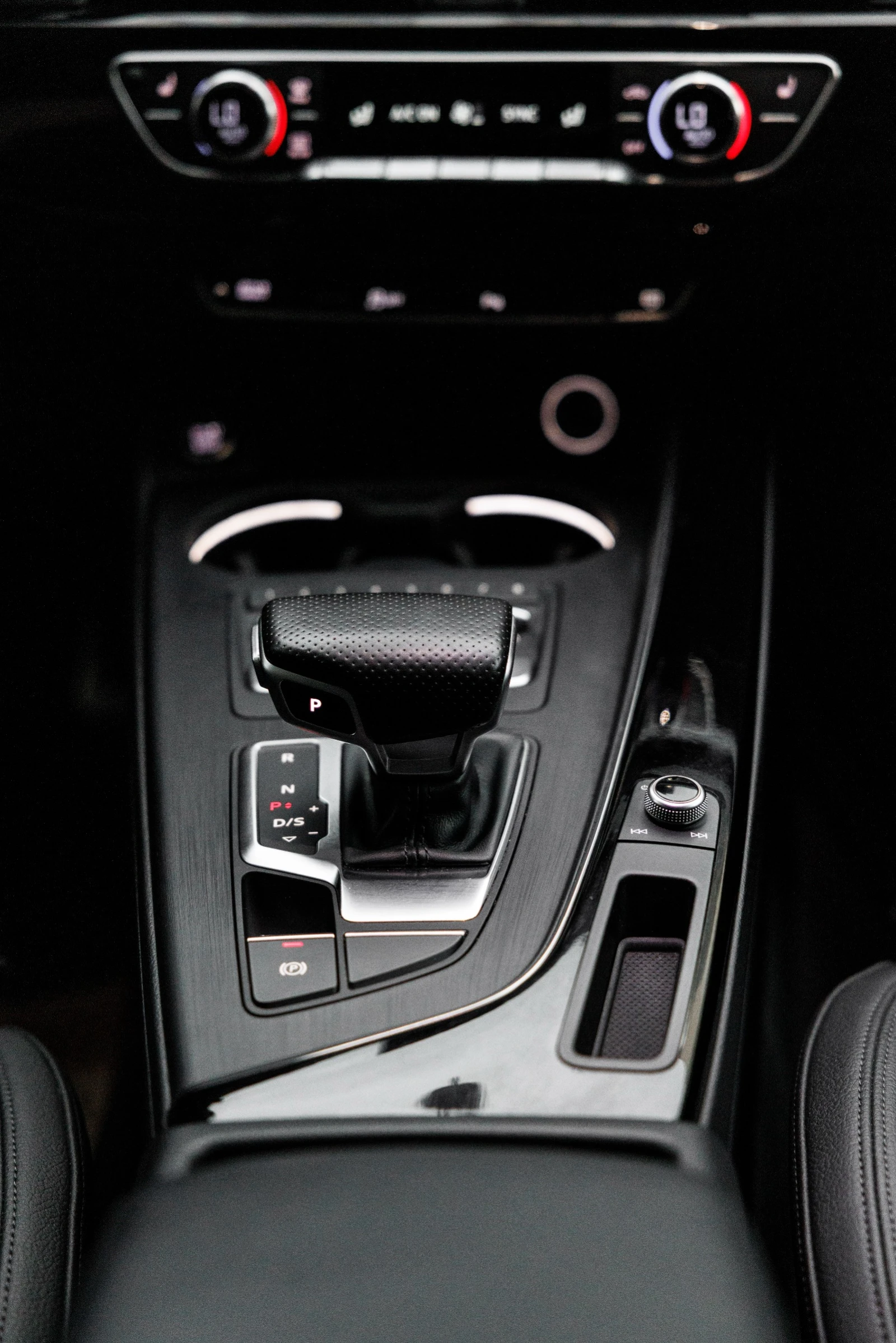 Audi A4 2.0 TFSI 252, QUATTRO, 3 x S-line, FULL LED, снимка 17 - Автомобили и джипове - 55134819