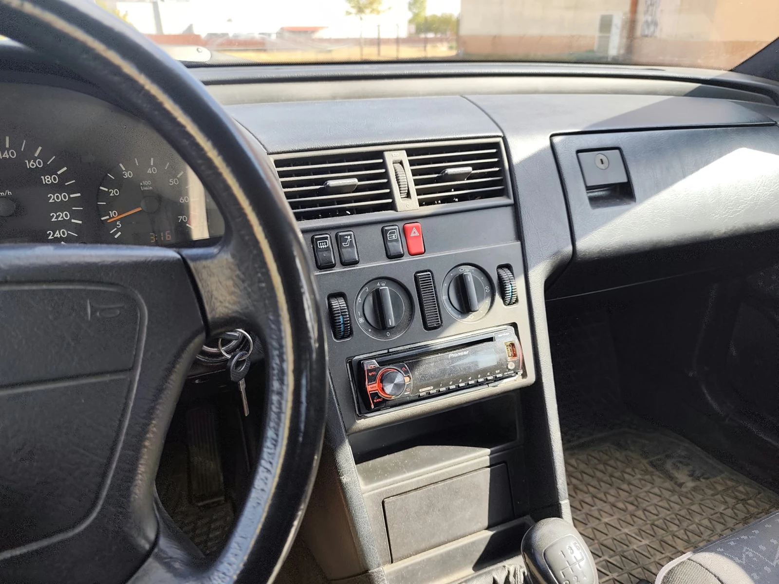 Mercedes-Benz C 180, снимка 9 - Автомобили и джипове - 56350998