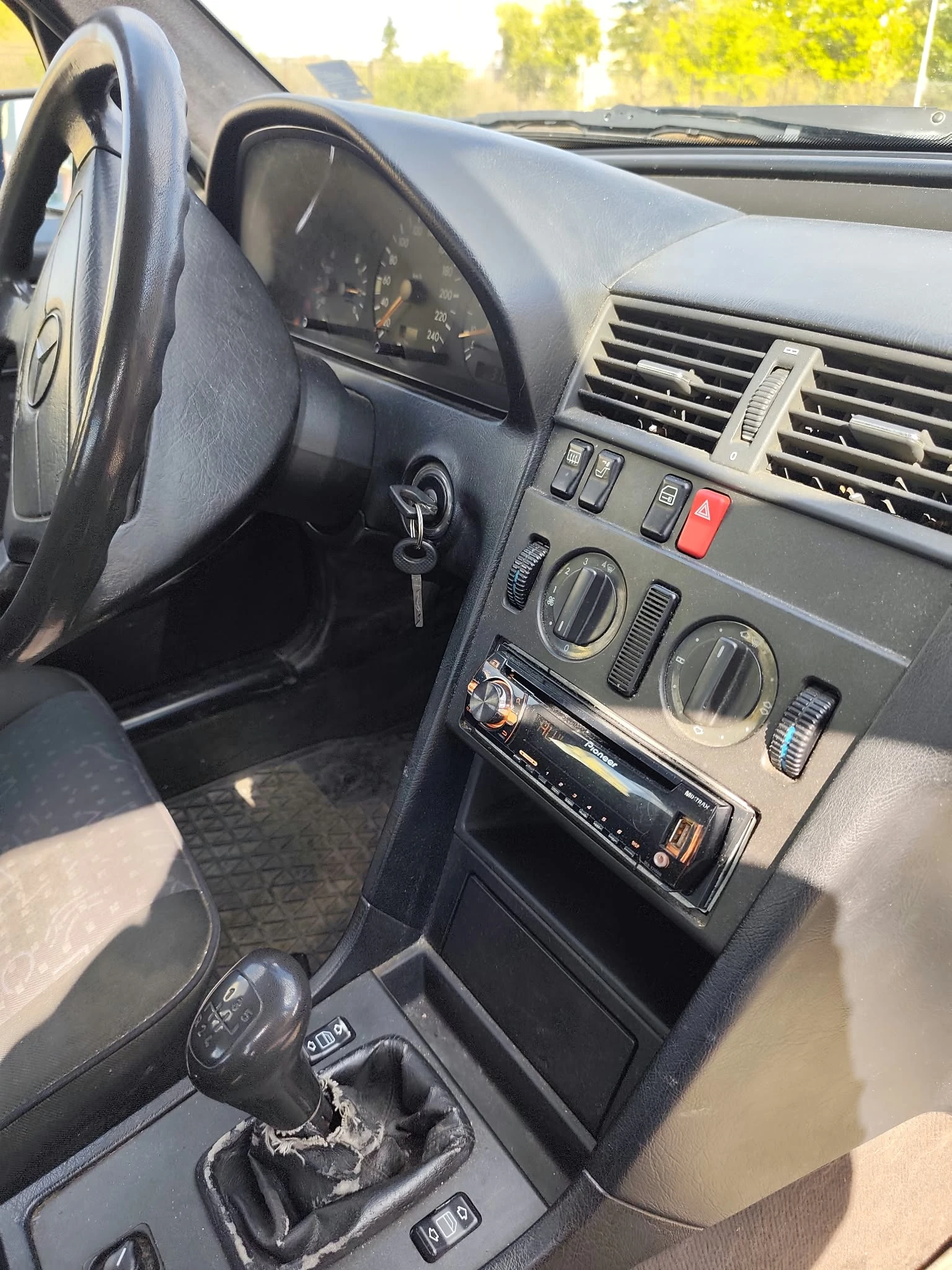 Mercedes-Benz C 180, снимка 15 - Автомобили и джипове - 56350998