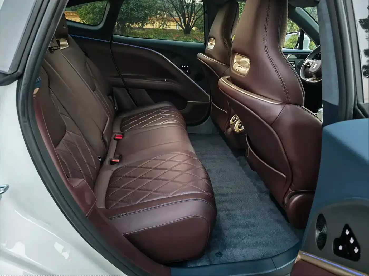 Avatr 11 Max Pure Electric AWD, снимка 12 - Автомобили и джипове - 56624637