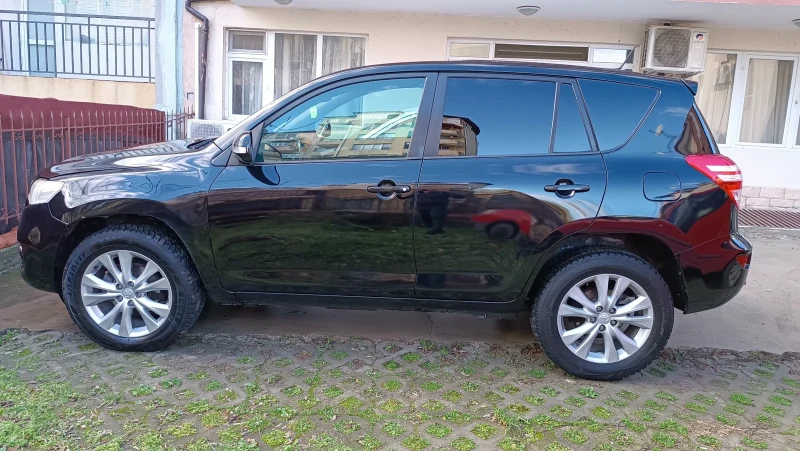 Toyota Rav4 2.2 D4D, снимка 1 - Автомобили и джипове - 49607639