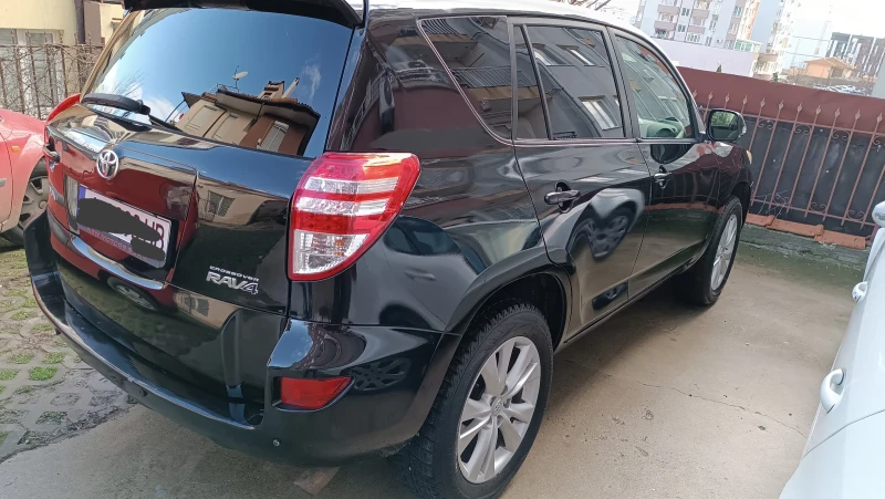 Toyota Rav4 2.2 D4D, снимка 2 - Автомобили и джипове - 49607639