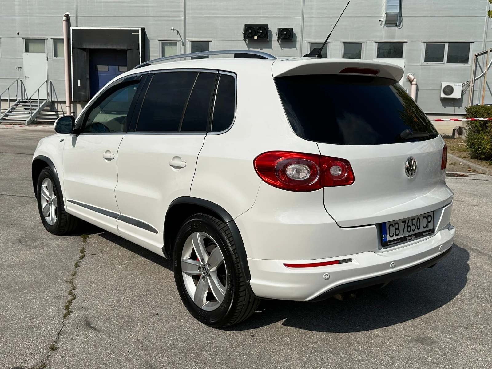 VW Tiguan R line 2.0i 200 к.с. Газ/бензин - изображение 3