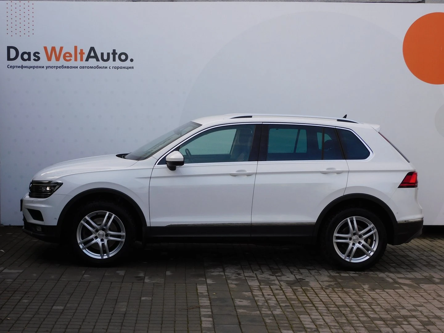 VW Tiguan 2.0 TDI SCR DSG 4MO Highline, снимка 2 - Автомобили и джипове - 54910234