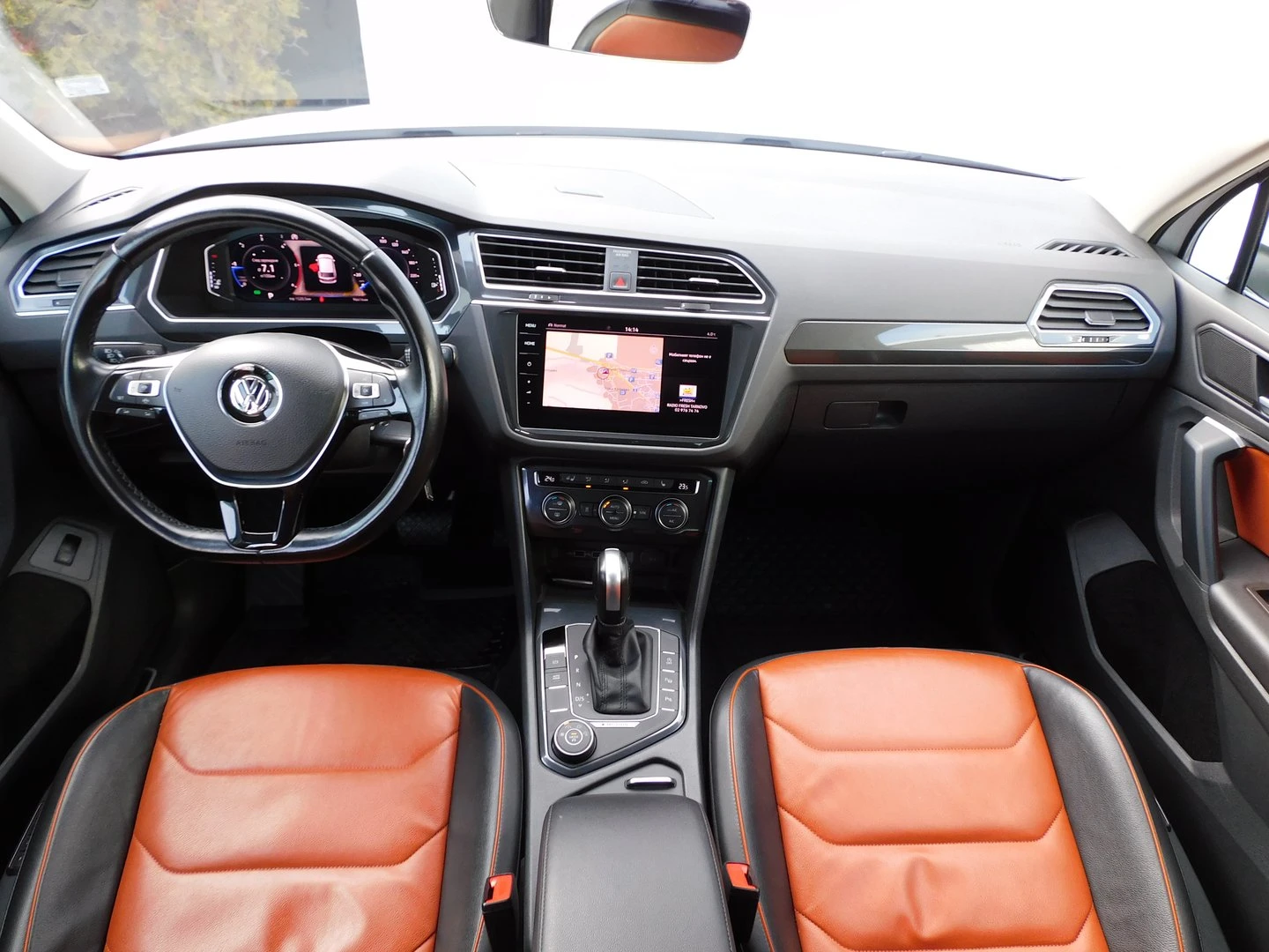 VW Tiguan 2.0 TDI SCR DSG 4MO Highline, снимка 5 - Автомобили и джипове - 54910234