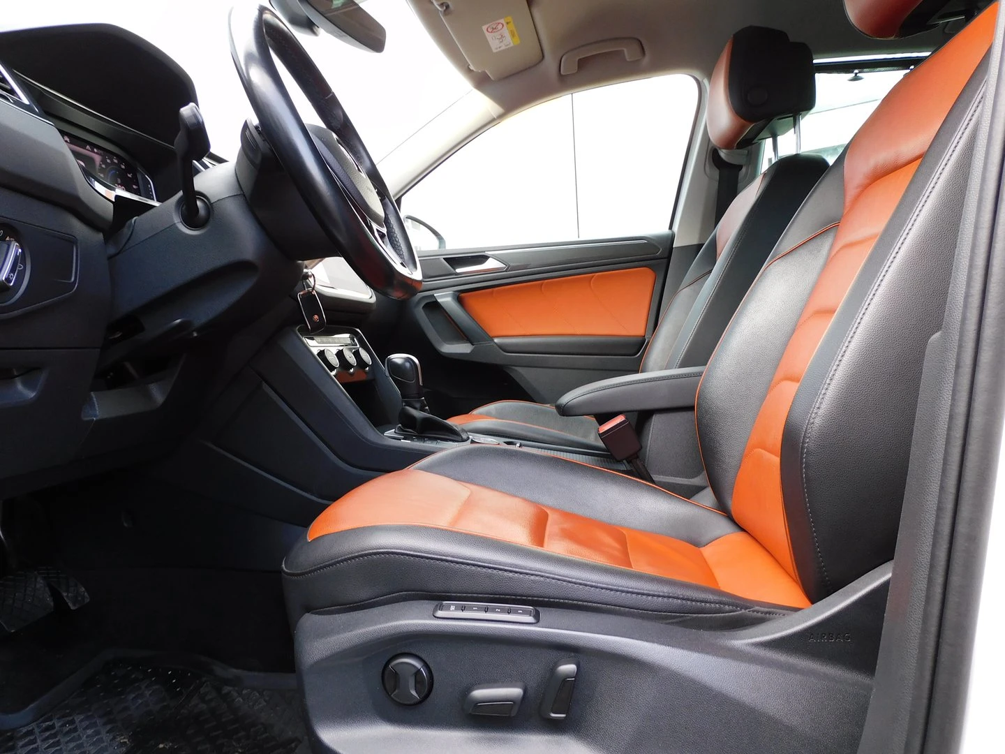 VW Tiguan 2.0 TDI SCR DSG 4MO Highline | Mobile.bg � ����������� 6