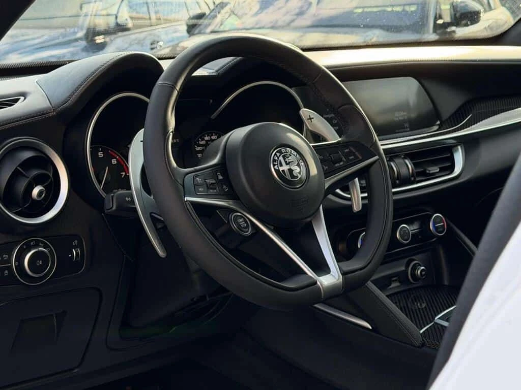 Alfa Romeo Stelvio * Ti Sport CARBONINT| NAVI| BACKUP * CARFAX * ЦЕНА, снимка 6 - Автомобили и джипове - 53862493