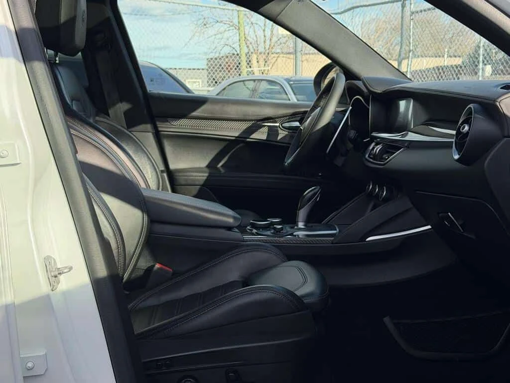 Alfa Romeo Stelvio * Ti Sport CARBONINT| NAVI| BACKUP * CARFAX * ЦЕНА, снимка 11 - Автомобили и джипове - 53862493