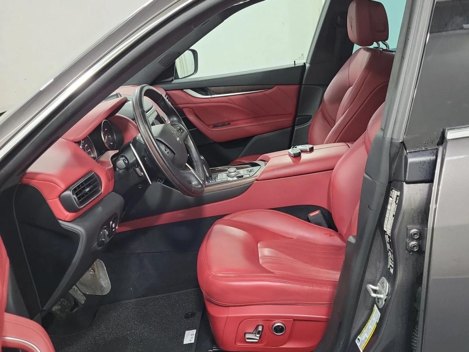 Maserati Levante GT/KEYLESS/LANE ASSIST/ADAPTIVE CRUISE , снимка 8 - Автомобили и джипове - 54229855