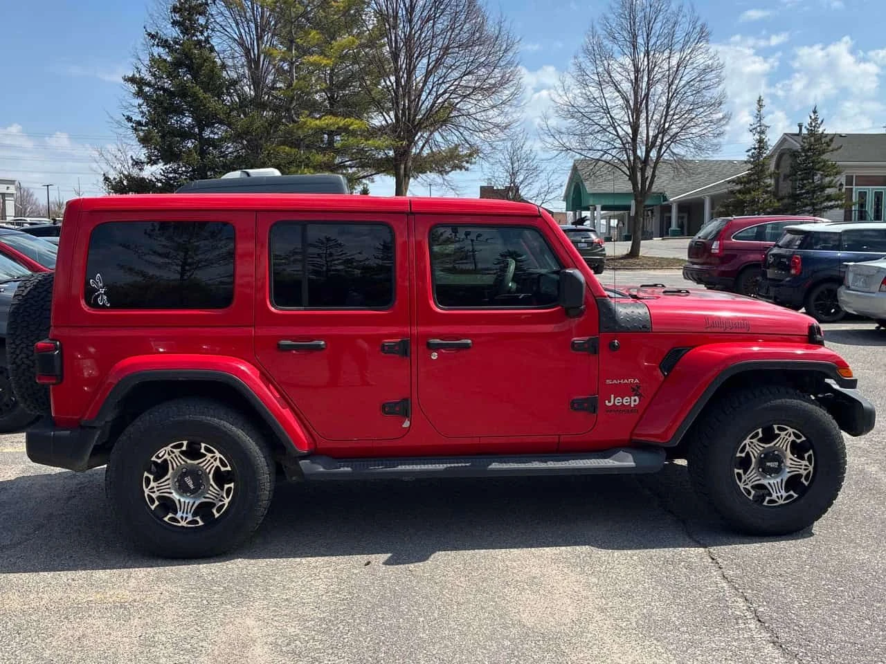 Jeep Wrangler * Sahara * PANO* KEYLESS* ПОДГРЕВ* , снимка 3 - Автомобили и джипове - 54304291