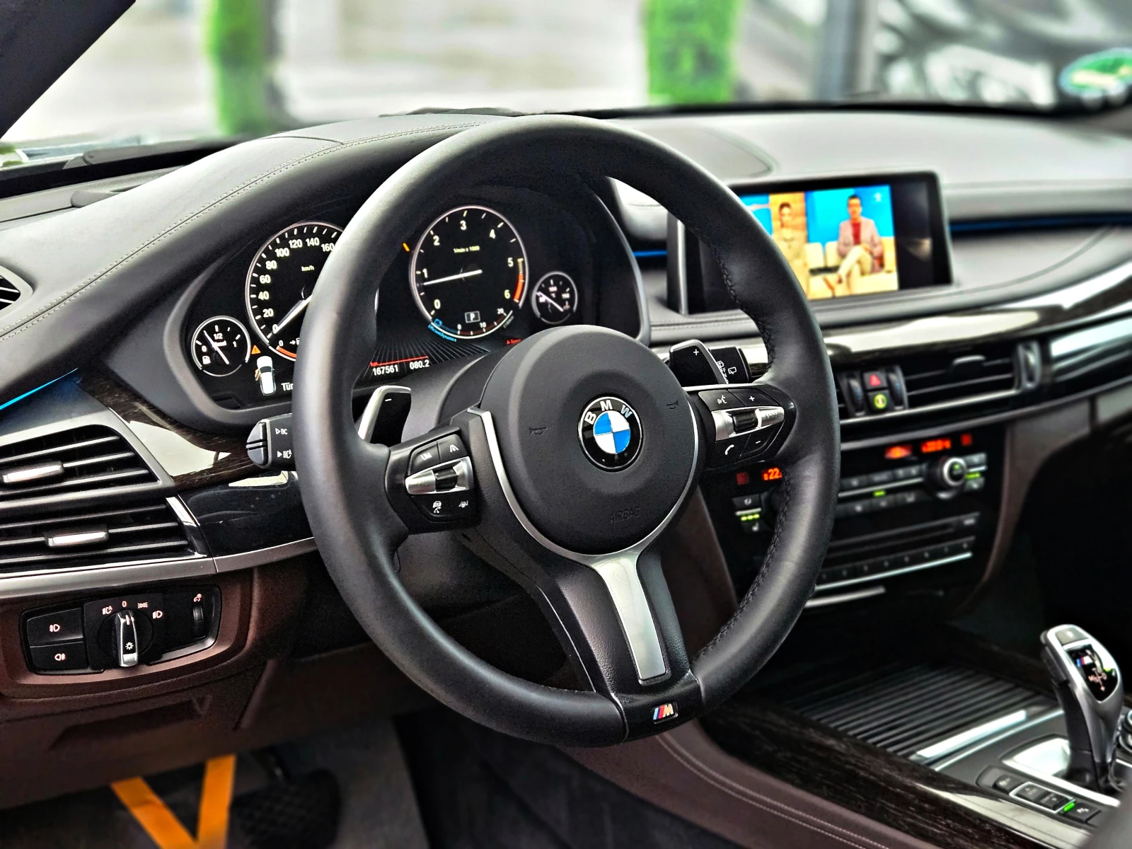 BMW X5 M50D/TVx3/DISTR/HUD/CAMERA/HARMAN/PANO/ПОДГРЕВ/LIZ, снимка 10 - Автомобили и джипове - 54751494