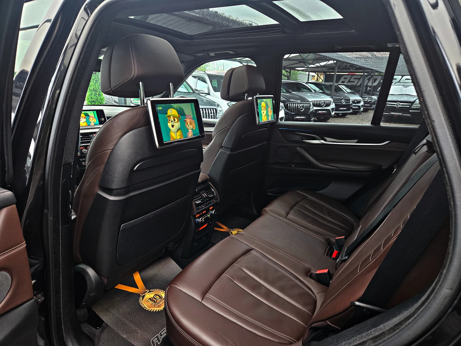 BMW X5 M50D/TVx3/DISTR/HUD/CAMERA/HARMAN/PANO/ПОДГРЕВ/LIZ, снимка 16 - Автомобили и джипове - 54751494