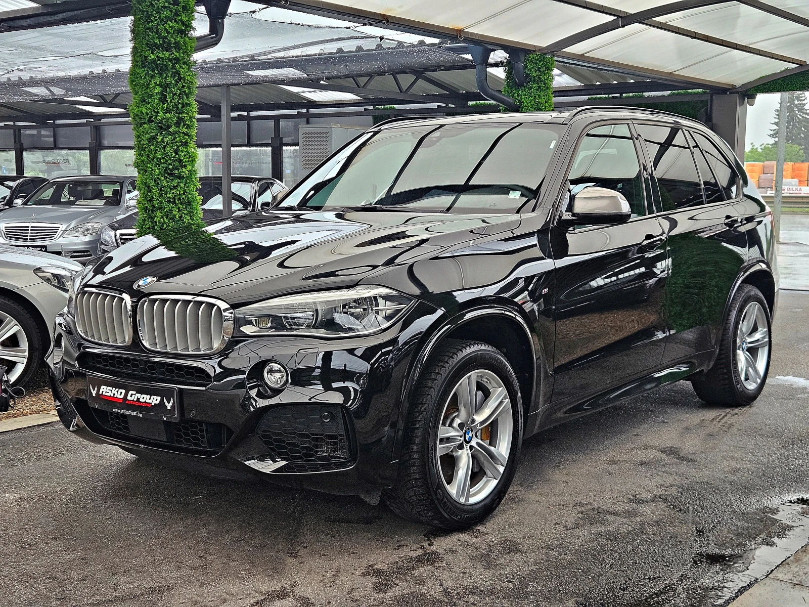 BMW X5 M50D/TVx3/DISTR/HUD/CAMERA/HARMAN/PANO/ПОДГРЕВ/LIZ