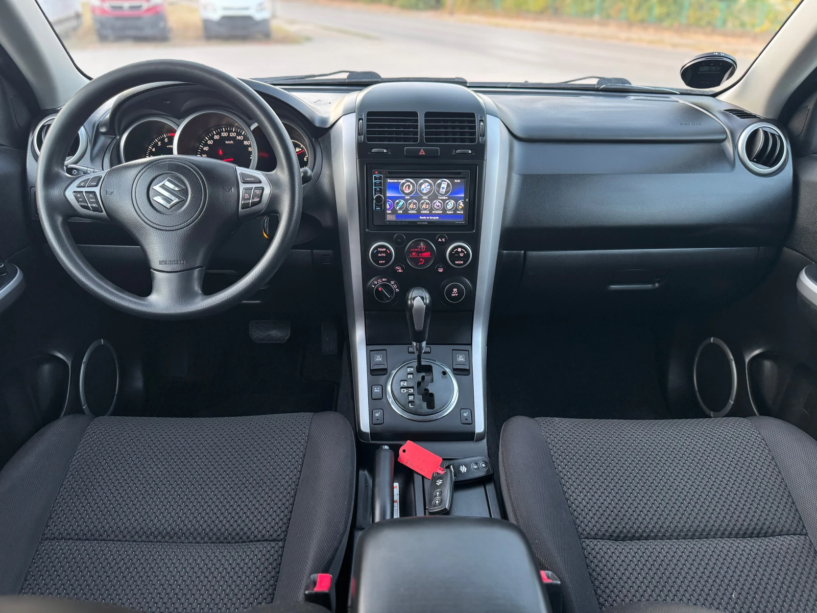 Suzuki Grand vitara 2.4i* FaceLift* Automatic* KeyLess* 4x4, снимка 11 - Автомобили и джипове - 55575039