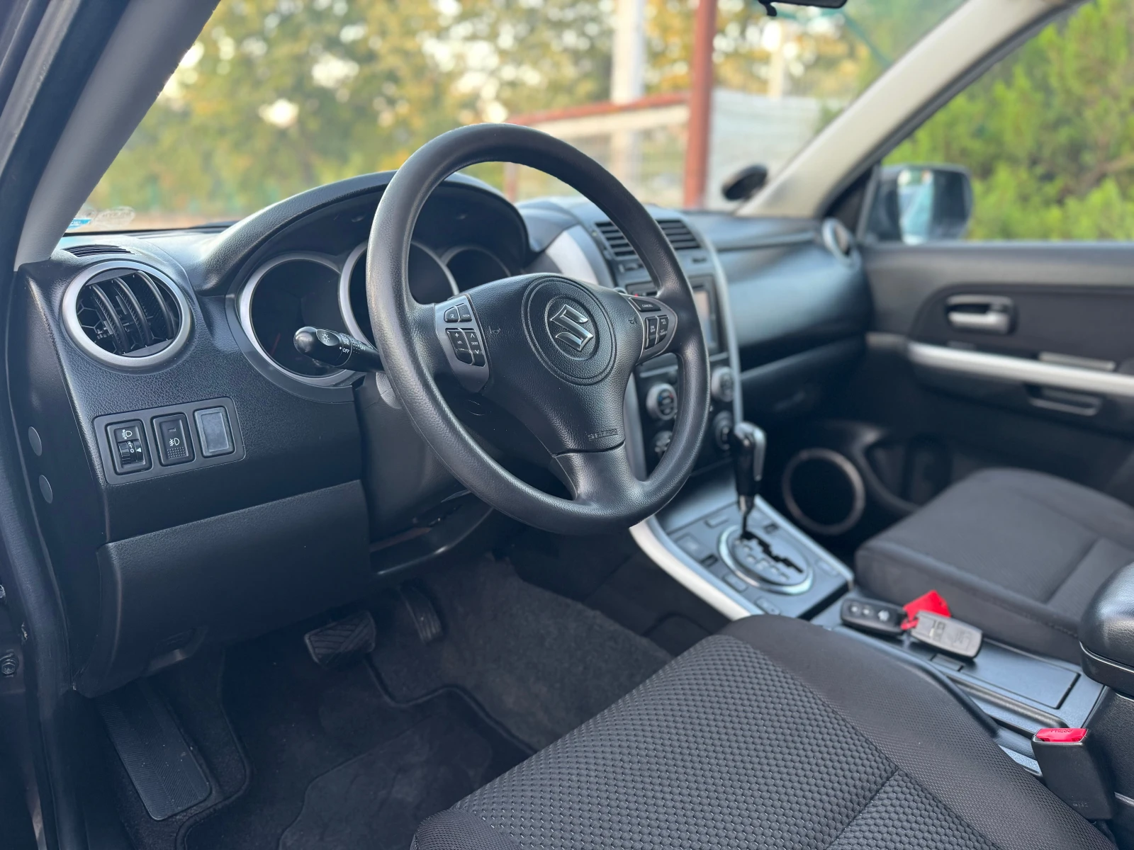 Suzuki Grand vitara 2.4i* FaceLift* Automatic* KeyLess* 4x4, снимка 7 - Автомобили и джипове - 55575039
