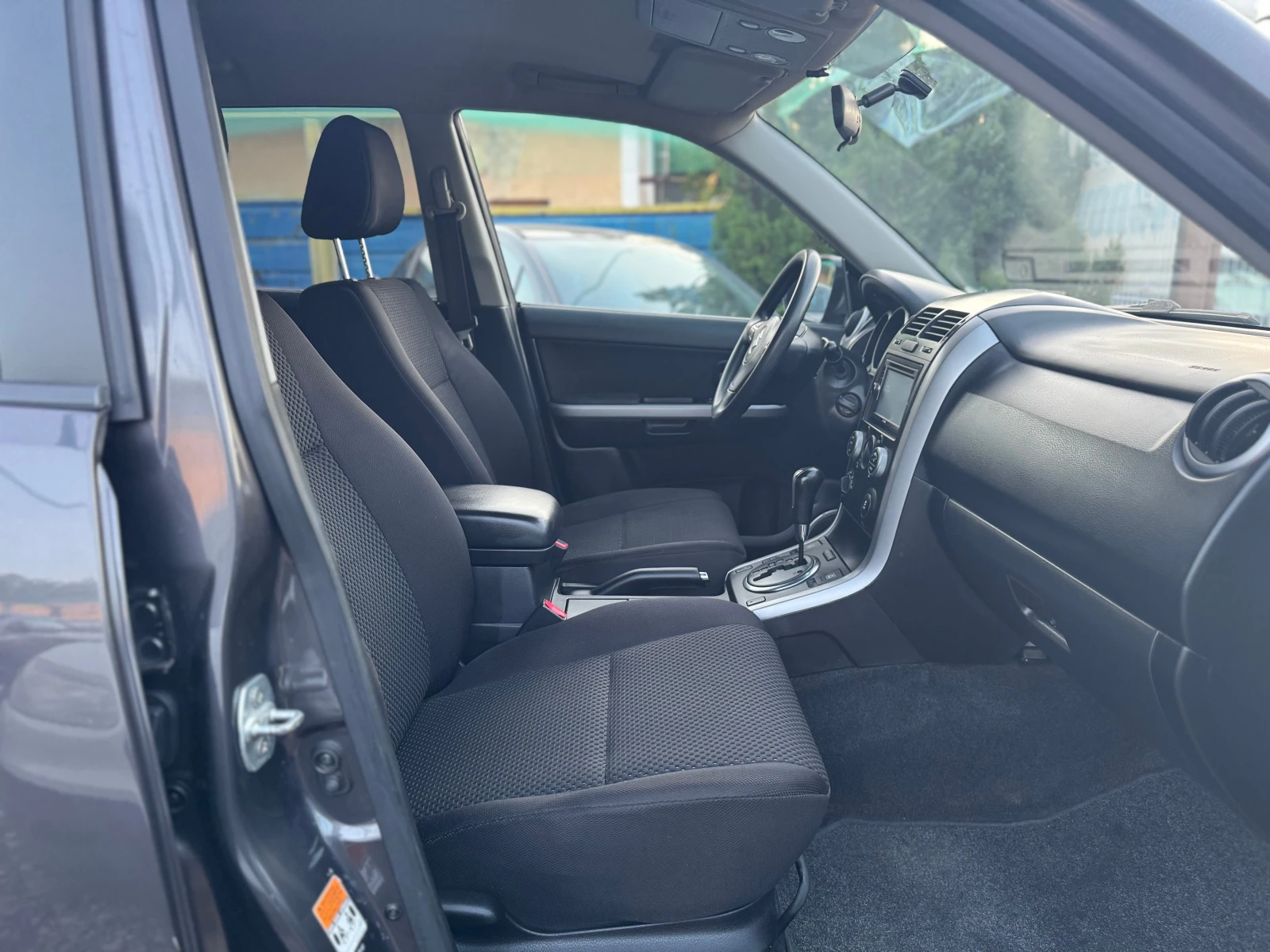 Suzuki Grand vitara 2.4i* FaceLift* Automatic* KeyLess* 4x4, снимка 10 - Автомобили и джипове - 55575039
