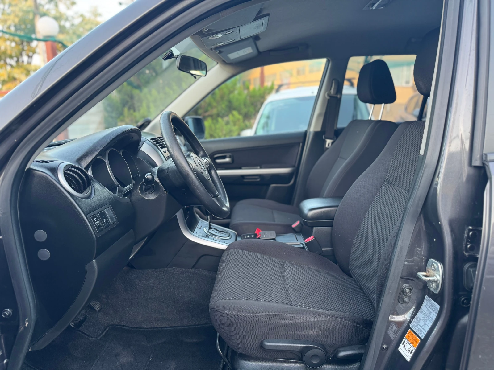 Suzuki Grand vitara 2.4i* FaceLift* Automatic* KeyLess* 4x4, снимка 8 - Автомобили и джипове - 55575039